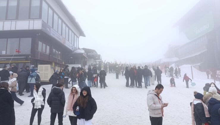 Bursa’da Uludağ Kayak Merkezlerine Ziyaretçi Akını