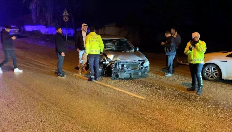 Bursa’da Yağış Nedeniyle Kontrolden Çıkan Otomobil Karşı Tarafa Uçtu