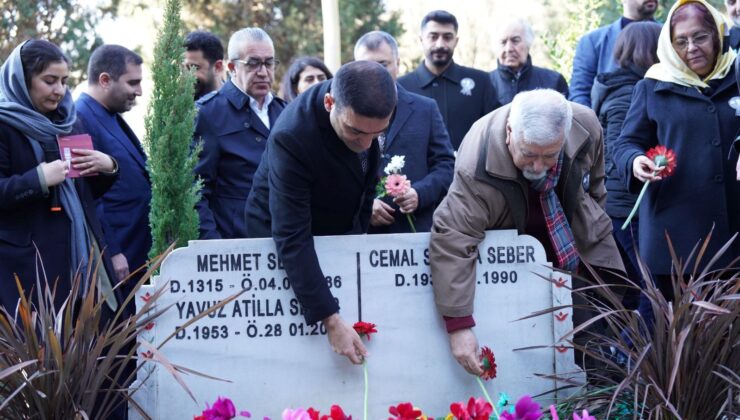 Cemal Süreya Vefatının 35. Yılında Kabri Başında Kır Çiçekleriyle Anıldı