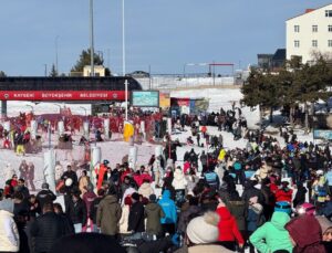 Erciyes Kayak Merkezi’ne Yeni Yılın İlk Gününde Ziyaretçi Akını