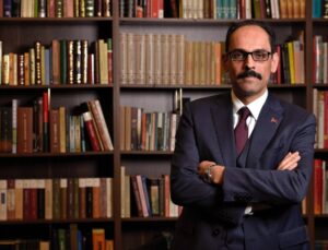 Ertuğrul Özkök: Bir MİT Başkanından Hayatımda İlk Sefer MİT Amblemli Tebrik Aldım