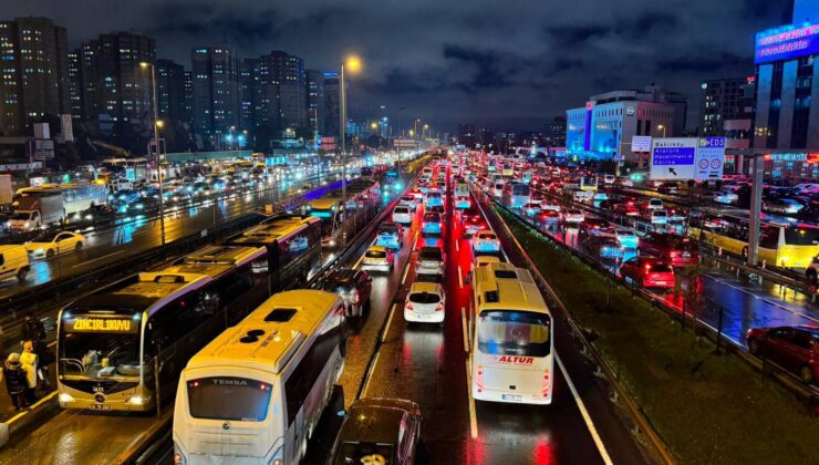 İstanbul Trafik Yoğunluğunda Dünya Lideri Oldu, Sürücüler Yılda 105 Saatlerini Yollarda Geçirdi: İşte O Sıralama