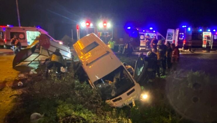 Ölen Kişinin Yakınları Cenaze Yolunda Kaza Yaptı: Biri Ağır 10 Yaralı