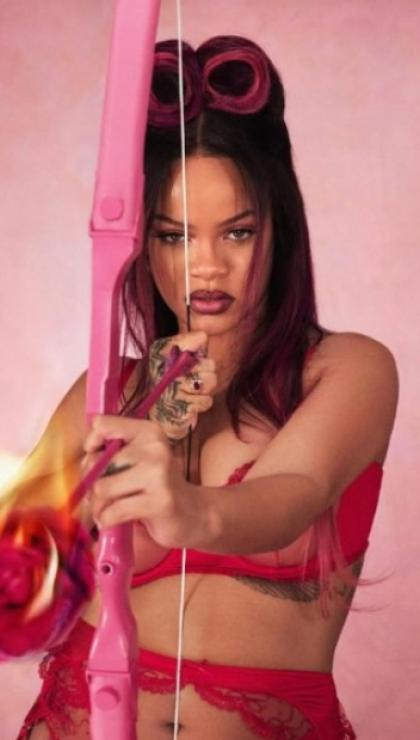 rihanna sevgililer gunune ozel ic camasirlariyla poz verdi 0 hEtBrXcr