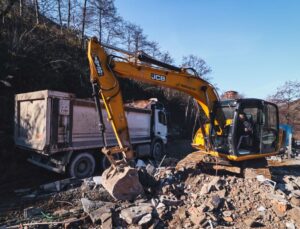 Rize’deki Fırtına Vadisi’nde 28 Yapı Sahipleri Tarafından Yıkıldı