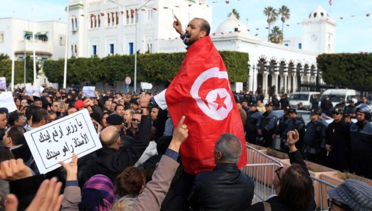 Tunus’ta Sözleşmeli Öğretmenlerden Grev Kararı