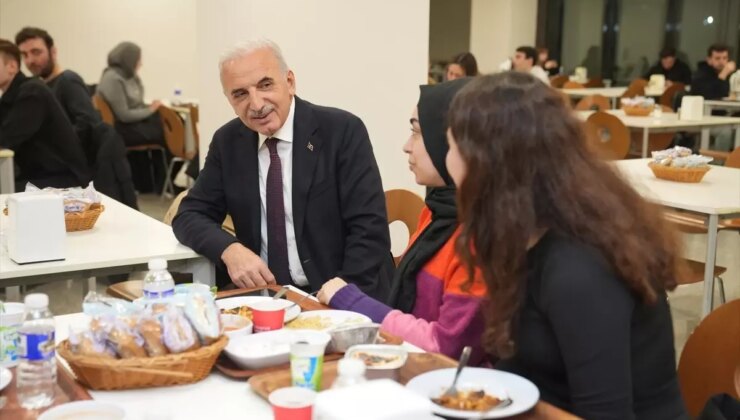 Ümraniye Belediye Lideri’nden Üniversite Öğrencilerine Ücretsiz Yemek Desteği