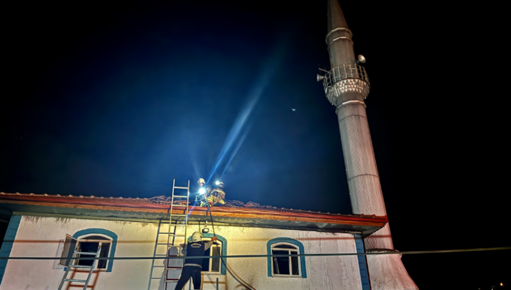 Yangın Çıkan Cami Kullanılamaz Hale Geldi